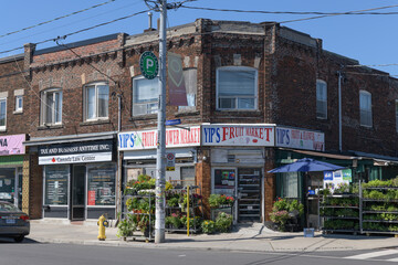 Obraz premium exterior building facade and sign of Yip's Fruit Market located at the southwest corner of 340 Holland Park Av and Oakwood Av, Toronto
