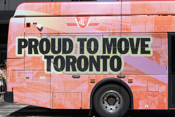 Obraz premium Toronto Transit Commission surface vehicle with slogan at Pride Day parade, Yonge St