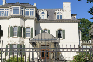 Obraz premium facade and historical entrance to Spadina House Museum, Toronto