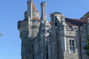Obraz premium east section, exterior of Casa Loma, designed by Edward James Lennox in Gothic Revival fantasy style, 1911-1914, for Sir Henry Pellatt and Lady Mary, located at 1 Austin Terrace, Toronto