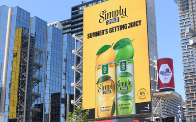 Obraz premium LED spectacular with advertising for Simply Spiked, an alcoholic beverage brand (spiked lemonade/fruit drinks), produced by Molson Coors, facing Sankofa Square, Toronto