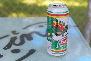 Obraz premium close-up of a discarded beer can in Toronto (Old Style Pilsner, a historic Canadian beer originally brewed in Lethbridge, Alberta, now by Molson)