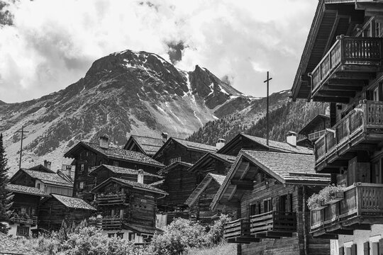 Nested old wooden houses, in the background the summit of the mountain Scex de Marenda, historic village centre, black and white photograph, Grimentz, Val d'Anniviers, Valais Alps, Canton Valais, Switzerland