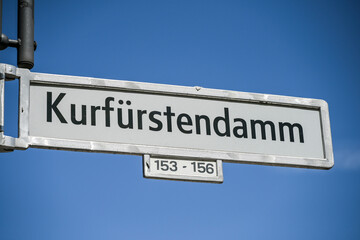Fototapeta premium Straßenschild, Kurfürstendamm, Charlottenburg, Berlin, Deutschland