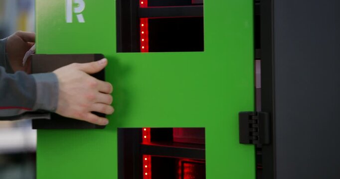 High security safe box mechanism with a numeric digital code keypad and round dial handle