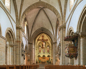 Obraz premium Osnabruck, Germany. Interior of St. Peter's Cathedral. The cathedral was founded in 785. The oldest parts of the present-day church dates back to the 12th century.