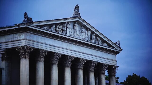 Staatliche Antikensammlung am K&ouml;nigsplatz in M&uuml;nchen mit klassizistischer Architektur