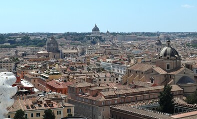 Fototapeta premium Roma - Cupola di San Pietro dalla Terrazza delle Quadrighe del Vittoriano