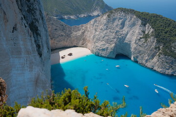 Obraz premium Panoramic view of Navagio (Shipwreck) Beach in Zakynthos, Greece, featuring towering limestone cliffs, turquoise water, and the famous shipwreck from the iconic viewpoint.