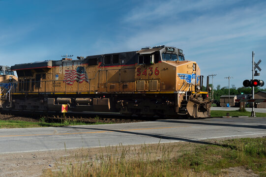 CEDAR RAPIDS IOWA USA &ndash; JUNE 2 2026: Union Pacific Engines pass through controlled intersection.z