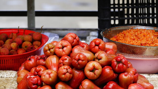 Wax apples piled up in the store, java apple