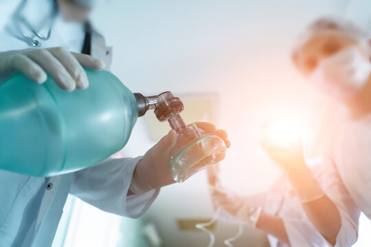 the doctor resuscitates the patient, the angle of the patient's eyes.