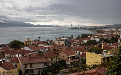 Fototapeta premium view of the city of Naupaktos in a rainy day