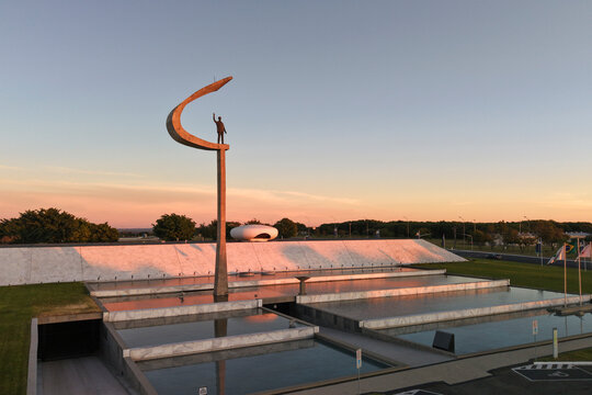JK Memorial, in Bras&iacute;lia, was designed by Oscar Niemeyer and inaugurated in 1981 in honor of Juscelino Kubitschek, the former president who led the construction of Brazil&rsquo;s modern capital.