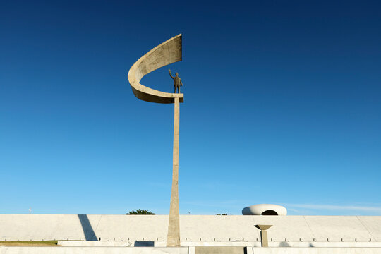 JK Memorial, in Bras&iacute;lia, was designed by Oscar Niemeyer and inaugurated in 1981 in honor of Juscelino Kubitschek, the former president who led the construction of Brazil&rsquo;s modern capital.