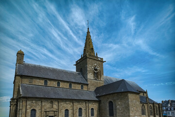 Obraz premium Saint-Malo, beautiful city in Brittany, the Saint-Vincent cathedral in the historic center 