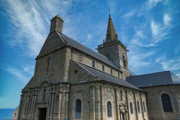 Obraz premium Saint-Malo, beautiful city in Brittany, the Saint-Vincent cathedral in the historic center 
