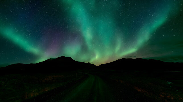 Capture the Northern Lights on an Icelandic Campervan Journey: A Stellar Photography Expedition Under the Night Skies