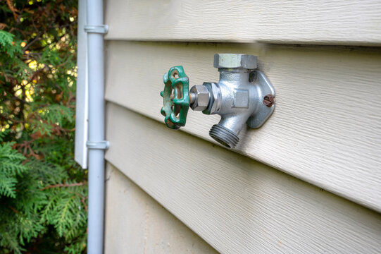 Metal outdoor faucet for garden hose connection. Garden hose faucet outside wall