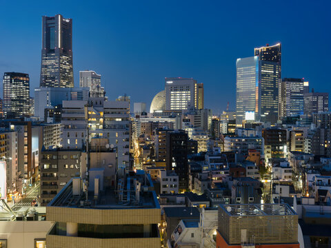 光が奏でる都市の旋律