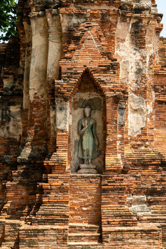 Wat Maha That old temple ruins in Ayutthaya, Thailand