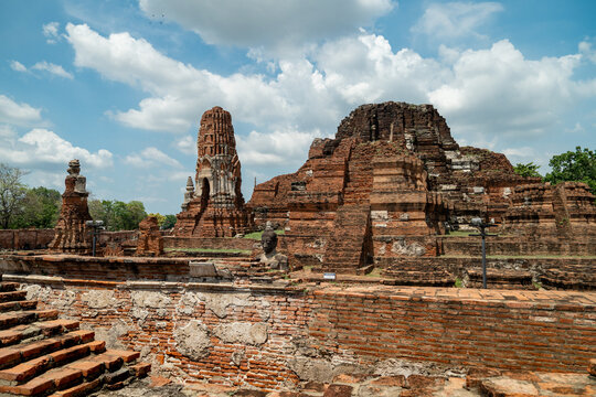 Wat Maha That old temple ruins in Ayutthaya, Thailand