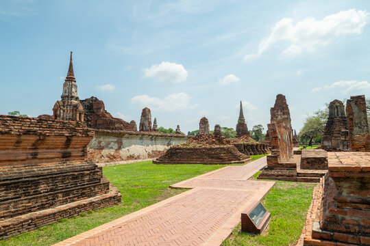 Wat Maha That old temple ruins in Ayutthaya, Thailand