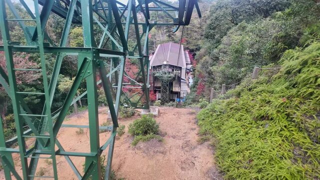 ロープウェイから見た紅葉の風景