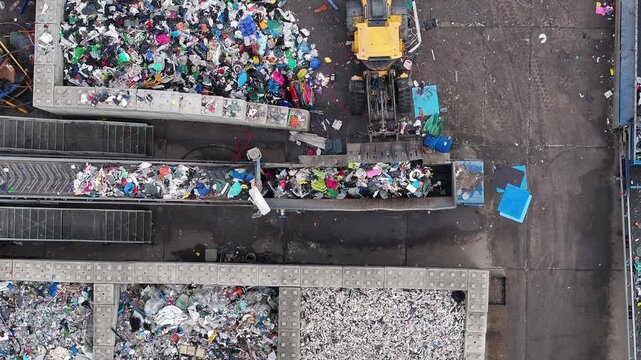 Processing plastic waste at recycling facility for resource recovery