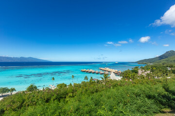 Fototapeta premium Panorama Toatea à Teavaro sur l'île de Mo'orea en Polynésie