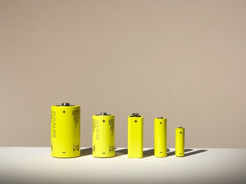 Row of yellow batteries in decreasing size like a bar chart