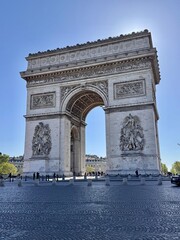 Fototapeta premium Arc de Triomphe in Paris stands majestically at the center of Place Charles de Gaulle featuring a monumental arch detailed sculptures and honoring French military history and national remembrance monu