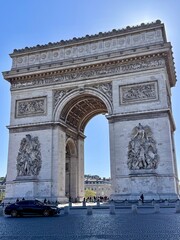 Fototapeta premium Arc de Triomphe in Paris stands majestically at the center of Place Charles de Gaulle featuring a monumental arch detailed sculptures and honoring French military history and national remembrance monu