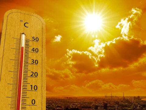 Thermometer showing extreme heat over a sun-drenched city landscape. Conceptual image representing global warming, rising temperatures, heatwave, and climate change effects.