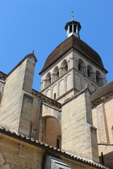Fototapeta premium Basilique Notre-Dame (église collégiale) de Beaune : contreforts et clocher