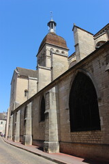 Obraz premium Basilique Notre-Dame (église collégiale) de Beaune (vue latérale)