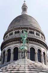 Obraz premium Vue panoramique de Paris depuis une tour de la basilique du Sacré-Cœur de Montmartre