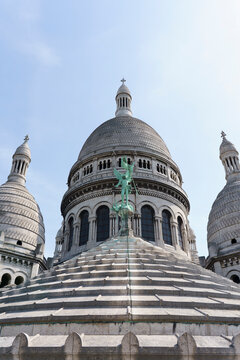 Vue panoramique de Paris depuis une tour de la basilique du Sacr&eacute;-C&oelig;ur de Montmartre