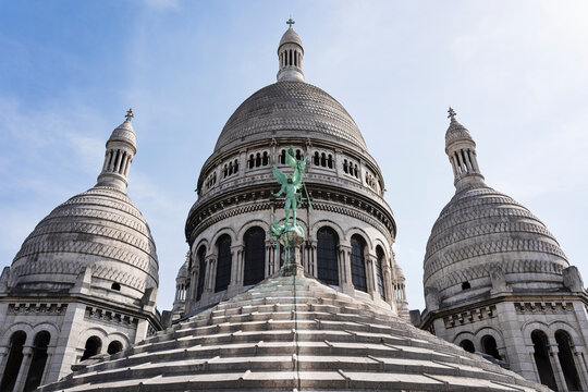 Vue panoramique de Paris depuis une tour de la basilique du Sacr&eacute;-C&oelig;ur de Montmartre
