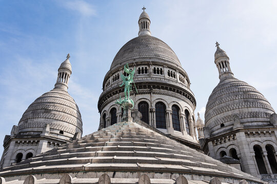 Vue panoramique de Paris depuis une tour de la basilique du Sacr&eacute;-C&oelig;ur de Montmartre