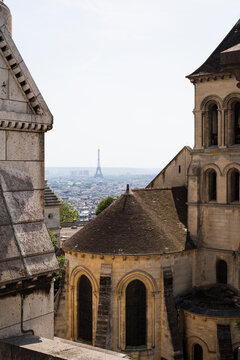 Vue panoramique de Paris depuis une tour de la basilique du Sacr&eacute;-C&oelig;ur de Montmartre