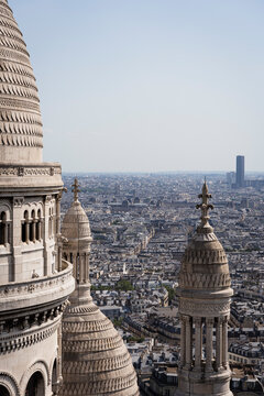 Vue panoramique de Paris depuis une tour de la basilique du Sacr&eacute;-C&oelig;ur de Montmartre