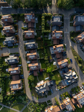 Aerial view of luxury new build homes in a residential neighborhood with manicured gardens, paved driveways, and parked cars in Maidenhead, England, United Kingdom.