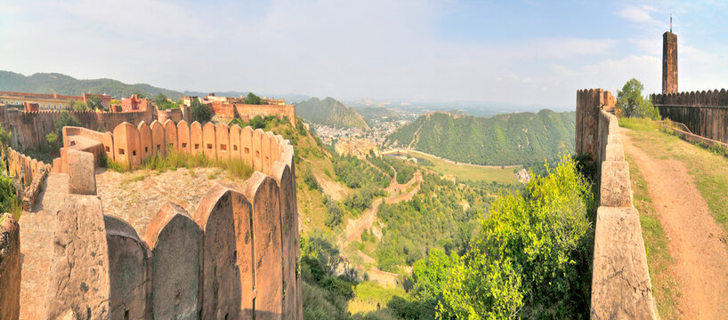Jaigarh Fort situated on the promontory called the Cheel ka Teela (Hill of Eagles) of the Aravalli range near Amer in Jaipur, Rajasthan, India.