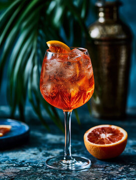 aperol spritz cocktail garnished with orange slice