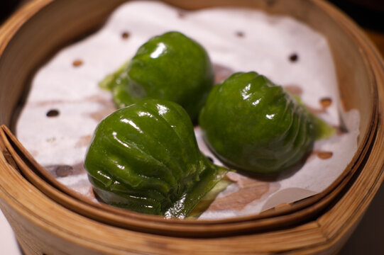 お茶の皮で包んだ蒸し餃子