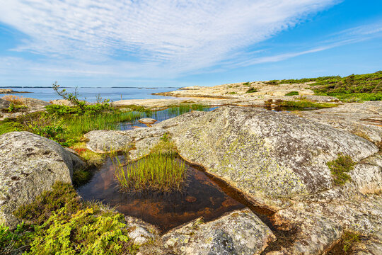 Blick von der Insel Ross&ouml; auf Sch&auml;reninseln nahe Str&ouml;mstad, Schweden