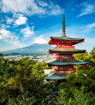 Chureito pagoda with the mount Fuji view in summer, in Arakurayama Sengen Park, Fujiyoshida, Yamanashi, Japan