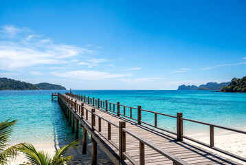 Obraz premium Luxury Tropical Wooden Pier with Copy Space Sky