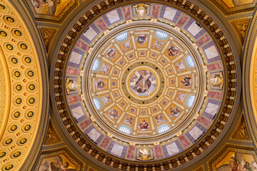 Fototapeta premium Interior architecture of St Stephens Basilica grand altar in Budapest